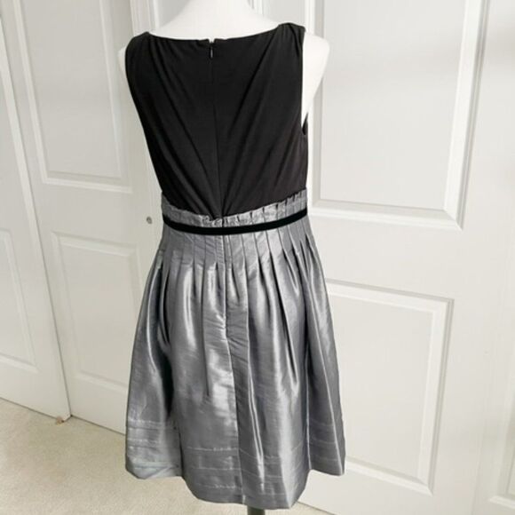 Jessica Simpson Black Silver Sleeveless Pleated Dress with Belt Tulle Size 12 - Picture 3 of 5